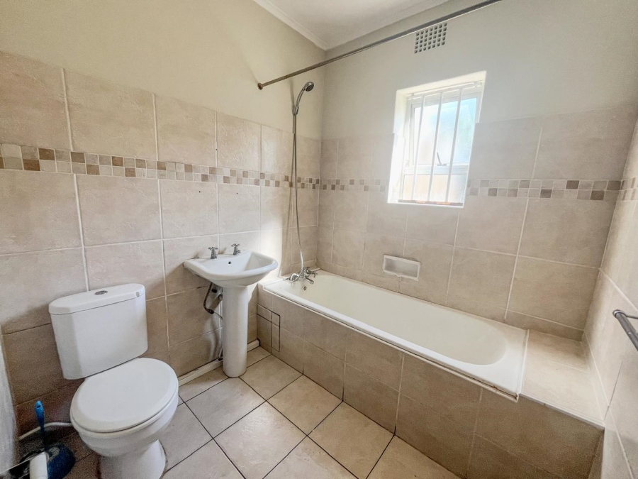 To Let 3 Bedroom Property for Rent in Pinelands Western Cape